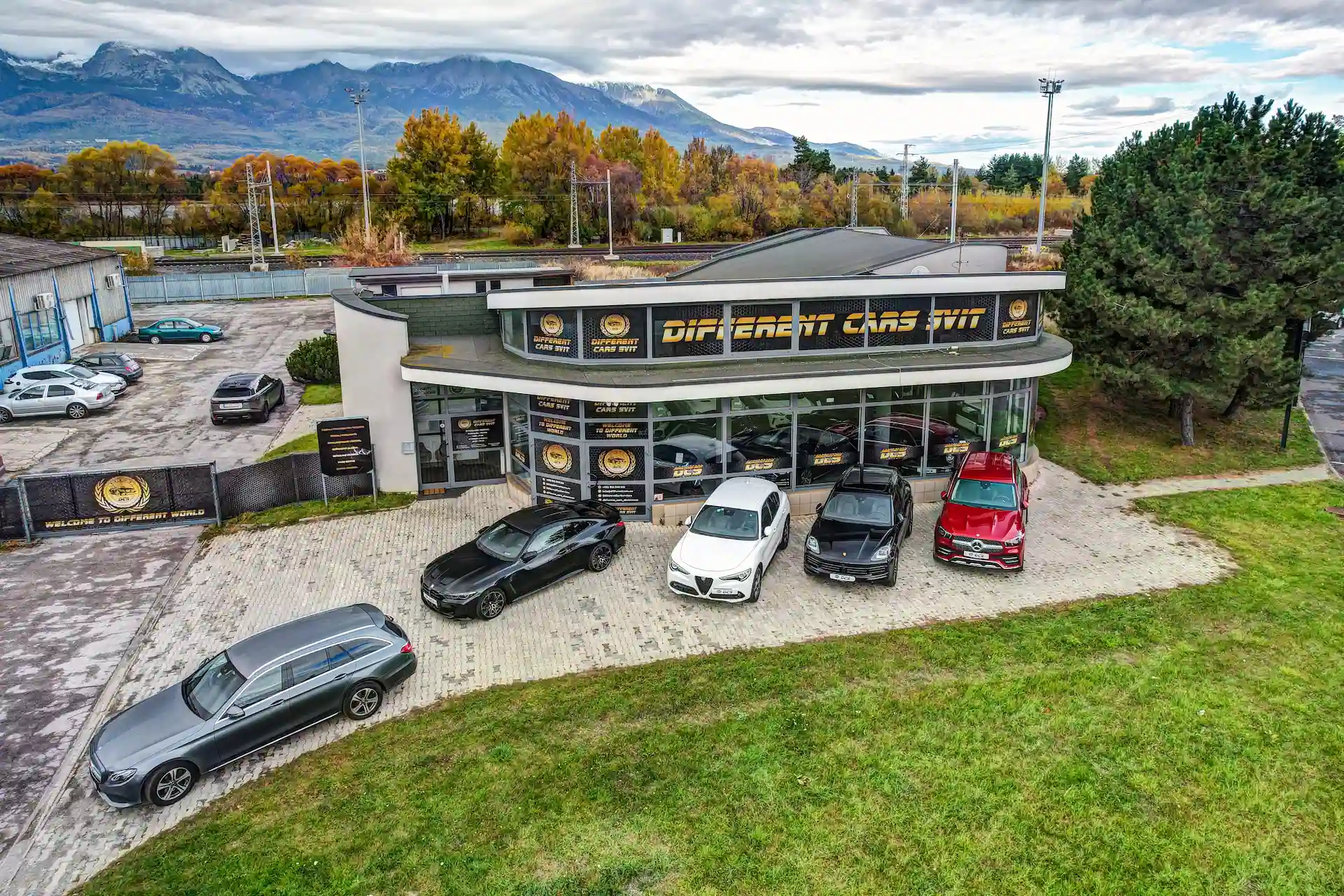 Areál a showroom Different Cars ve Svitu